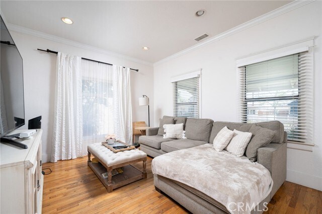 Foto del edificio - 417 W 2nd St