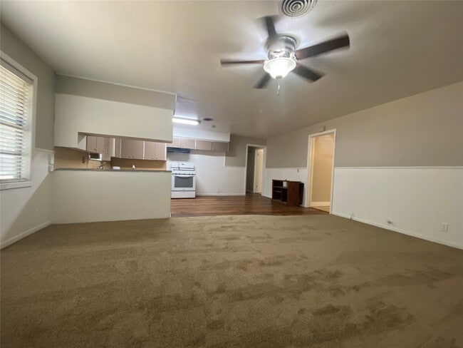 Building Photo - 802 Mable St