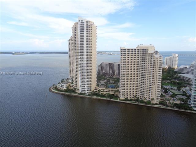 Foto del edificio - 335 S Biscayne Blvd