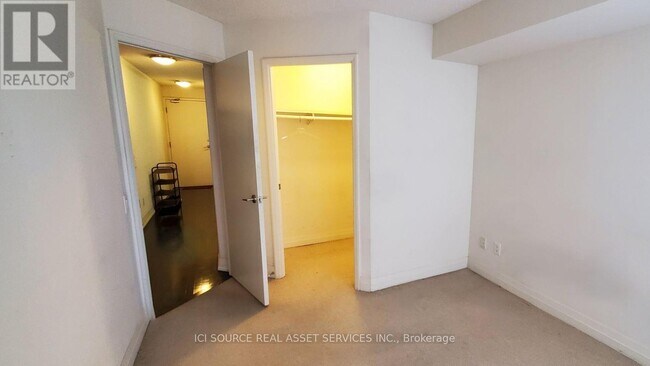 Building Photo - 25 Carlton St.