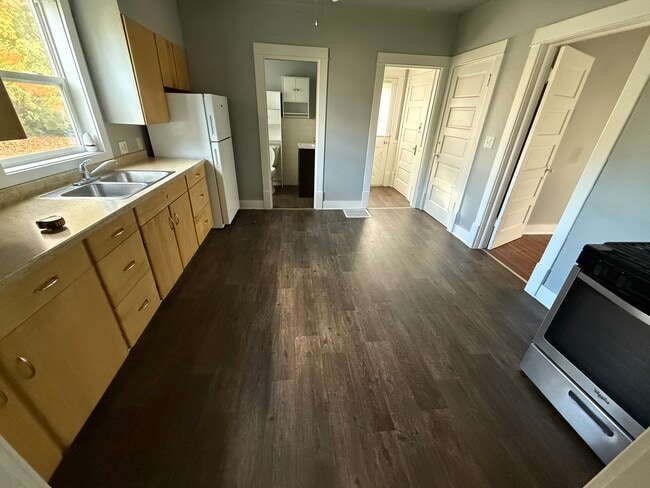 Building Photo - 1035 Durfee Ave