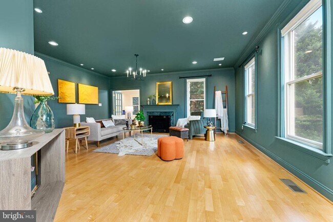 Foto del edificio - 1445 Mayhurst Blvd