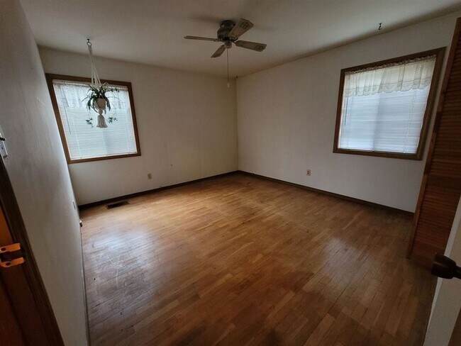 Foto del edificio - 3 bedroom 1 bath