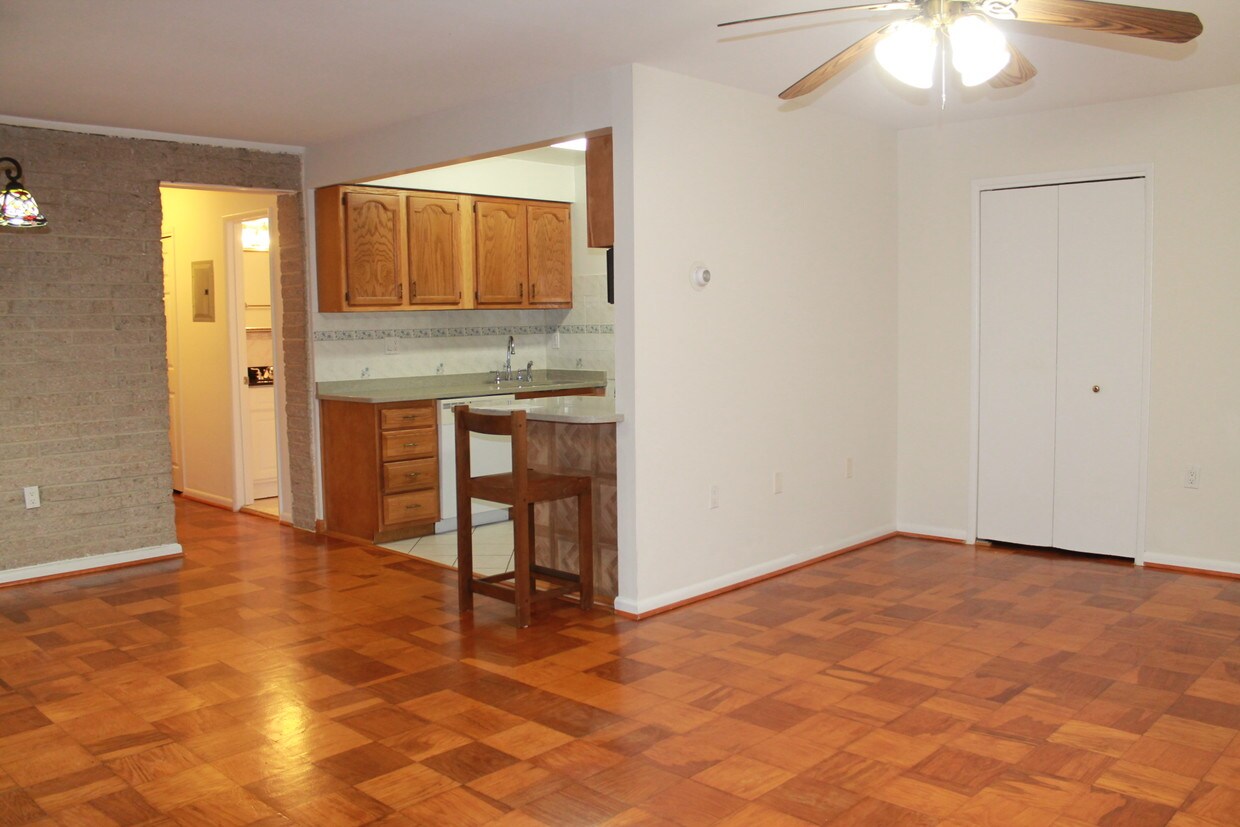 4420 Briarwood Ct N, Annandale, VA 22003 Condo for Rent in Annandale