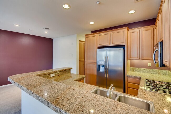Foto del edificio - Spacious Spectrum 2 Bedroom Townhome with ...