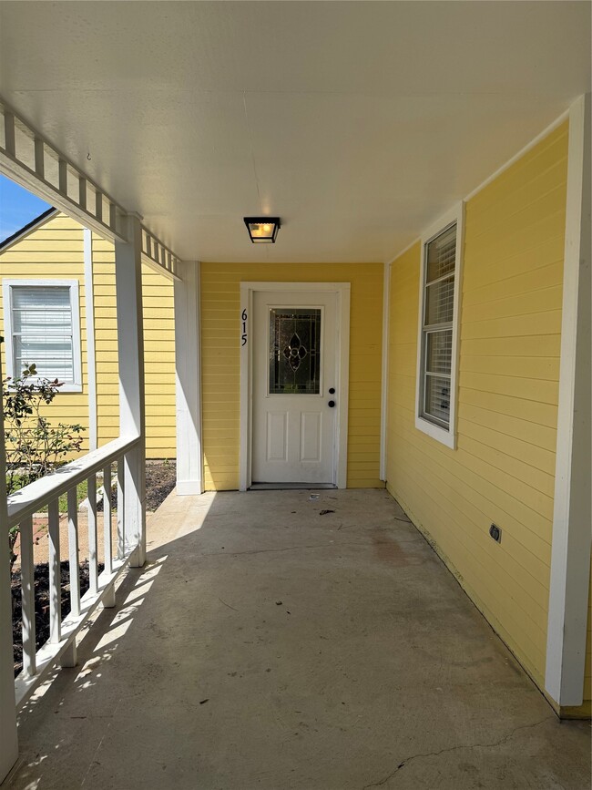 Building Photo - 615 Texas St