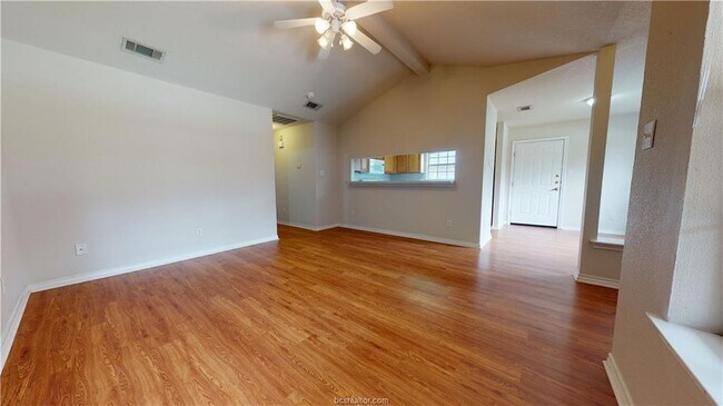 Foto del edificio - 931 Crepe Myrtle St