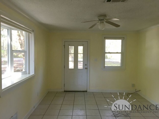 Building Photo - 2 Bedroom Duplex Unit Near Eglin AFB