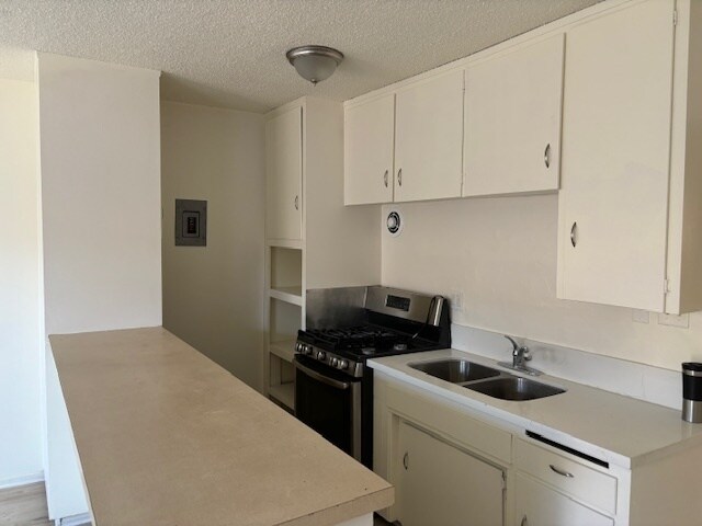 Building Photo - 1257 N Kenmore Ave