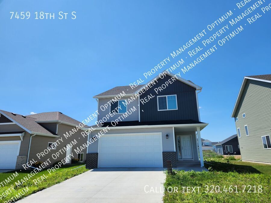 Foto principal - Modern Trilevel 3 bed/3 bath home-Availabl...