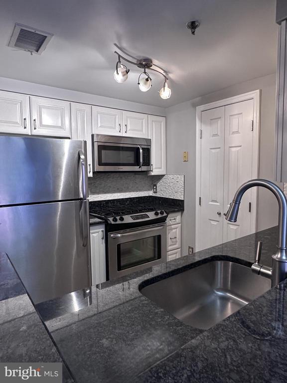 Foto del edificio - 4808 Moorland Ln