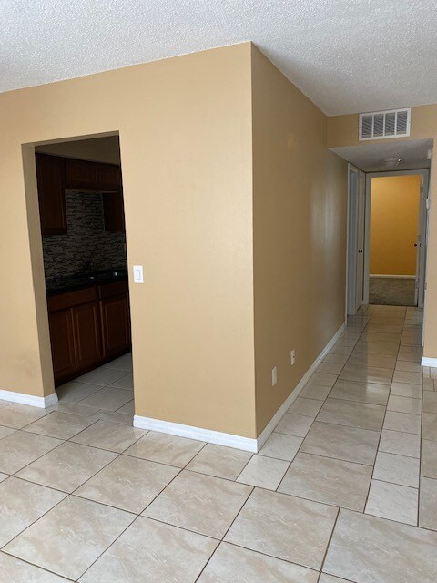 Building Photo - 9134 Tudor Dr