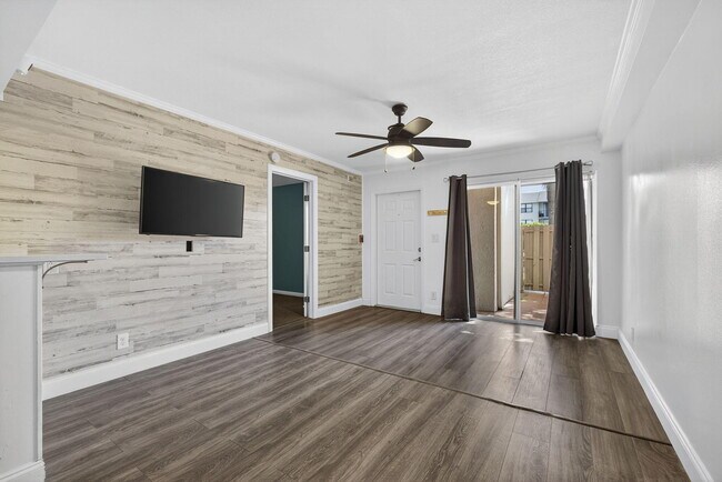 Building Photo - 612 Executive Center Dr