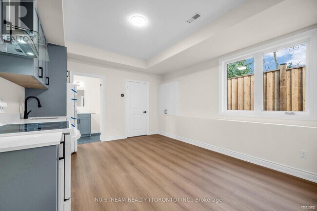 Photo du bâtiment - 25 Devondale Ave