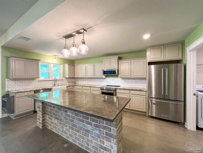 Foto del edificio - 4906 Landmark Ln