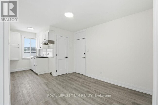 Building Photo - 874 Clyde Ave