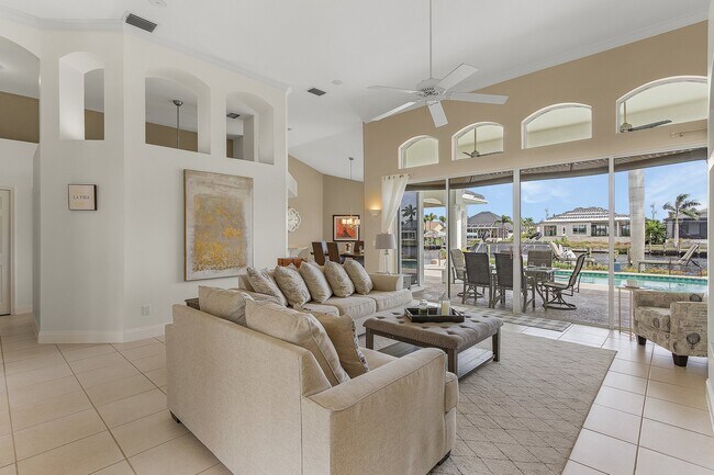 Building Photo - 5323 SW 28th Pl