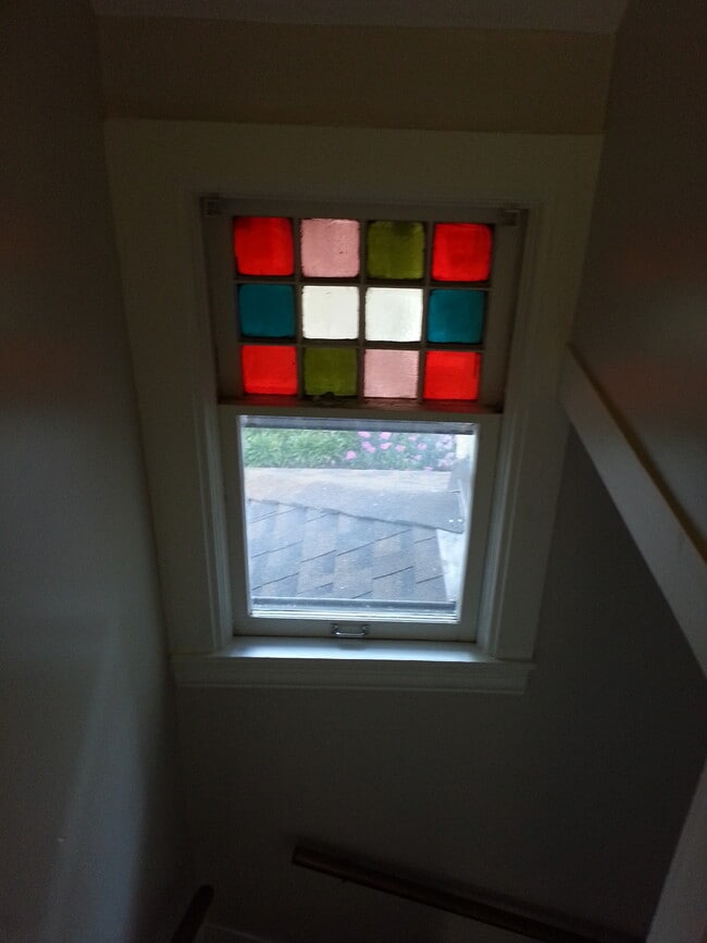 Building Photo - 516 4th Ave SE