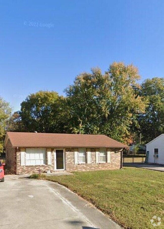 Building Photo - 2017 Dellbrook Dr NE