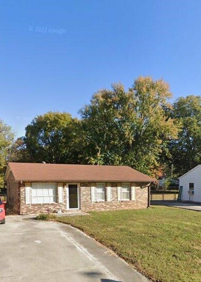 Building Photo - 2017 Dellbrook Dr NE
