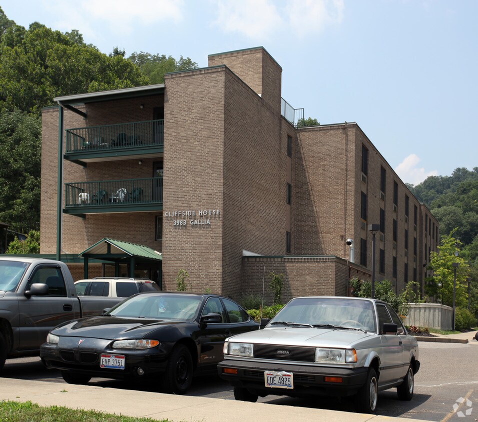 Primary Photo - Clif side House
