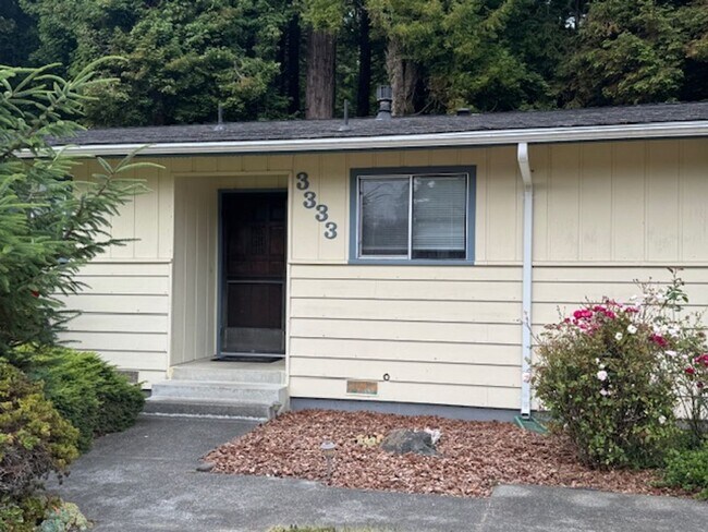 Foto del edificio - Well located, 4/2, Redwood views