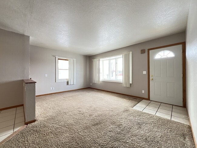 Building Photo - 2388 Martin Dr