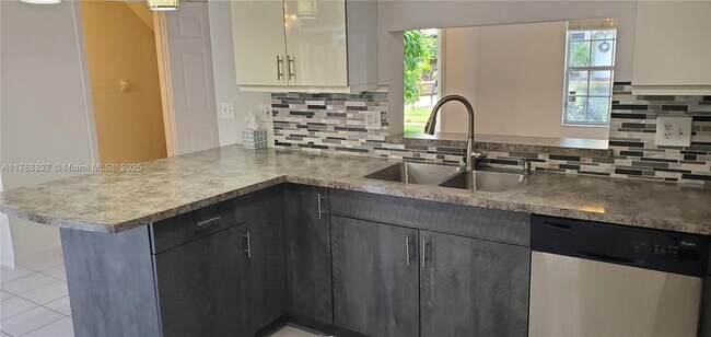 Foto del edificio - 3937 NW 122nd Ter