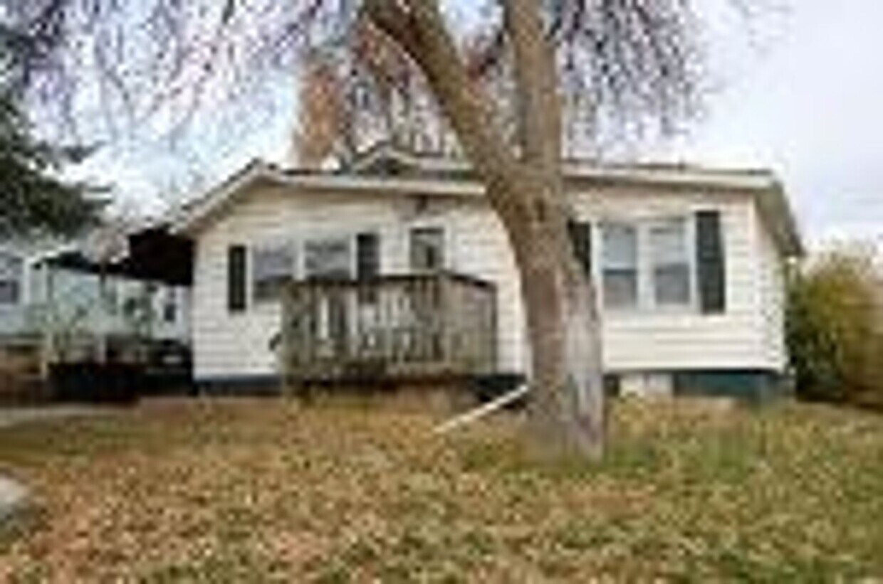 Foto principal - Nice 2 Bedroom 2 Bath Home on South Side DSM