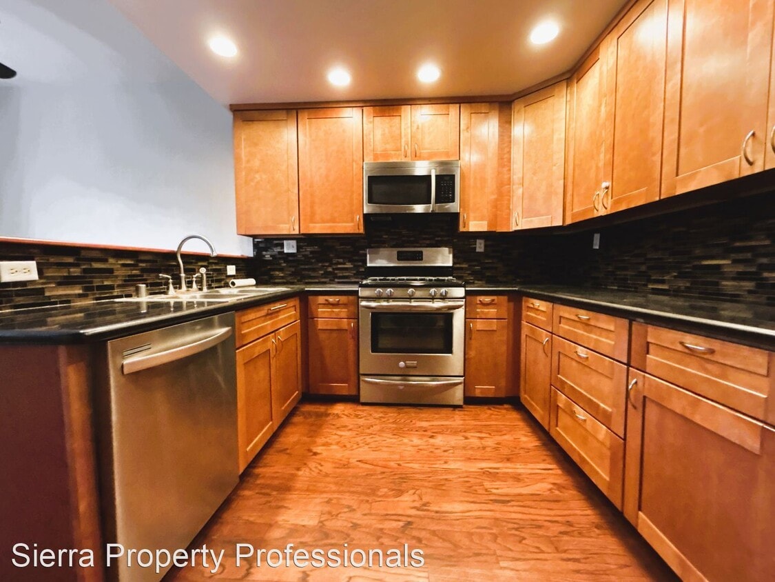 3 br, 3.5 bath House 470 White Chapel Av... House Rental in San