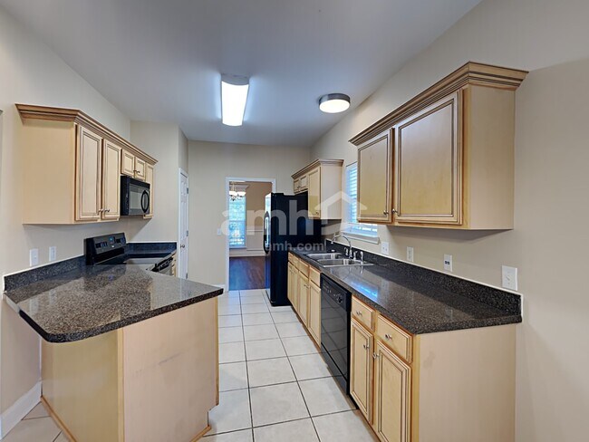 Building Photo - 443 Titans Cir