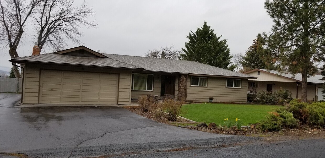 1414 Tamera Dr, Klamath Falls, OR 97603 House Rental in Klamath Falls