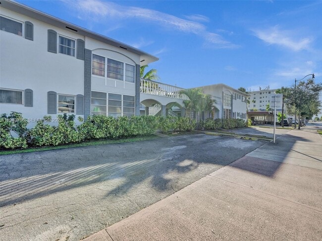 Foto del edificio - 5112 Hollywood Blvd