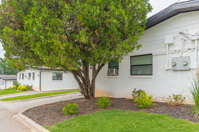 Building Photo - Gardens at Chamblee