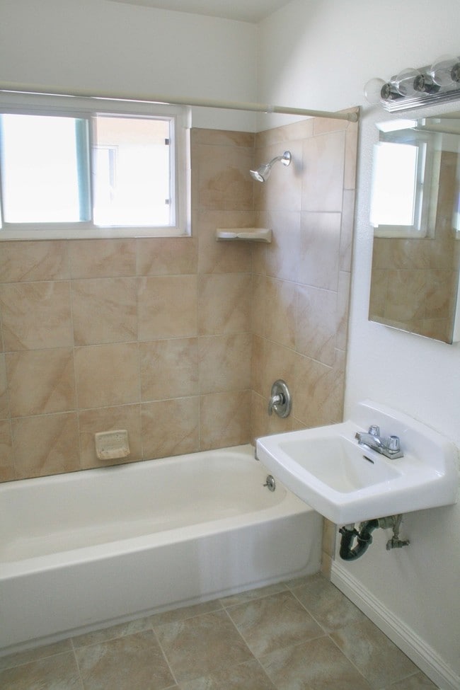 Bathroom - Futuresque Manor