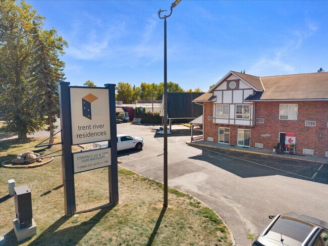 Photo du bâtiment - Newly Renovated Bachelor Suites