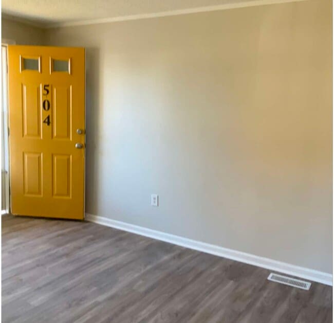 Foto del edificio - 504 S Harvin St