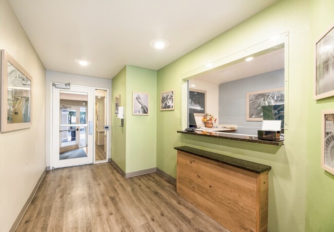Building Photo - Furnished Studio-Ocala