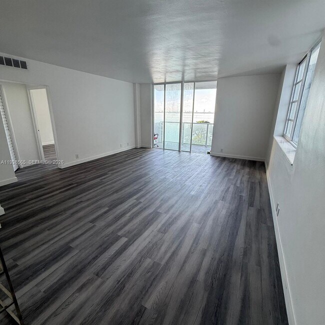 Foto del edificio - 3301 NE 5th Ave