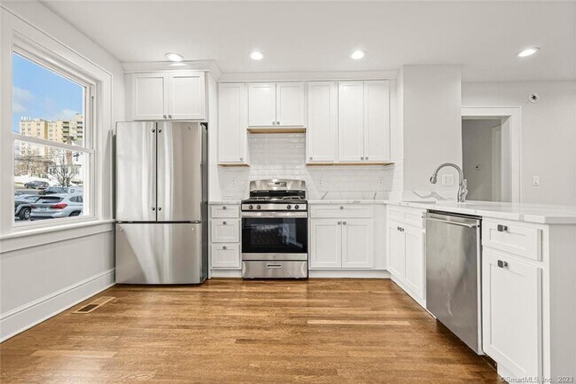 Building Photo - 125 Strawberry Hill Ave