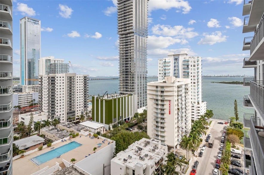 Foto principal - 2150 N Bayshore Dr