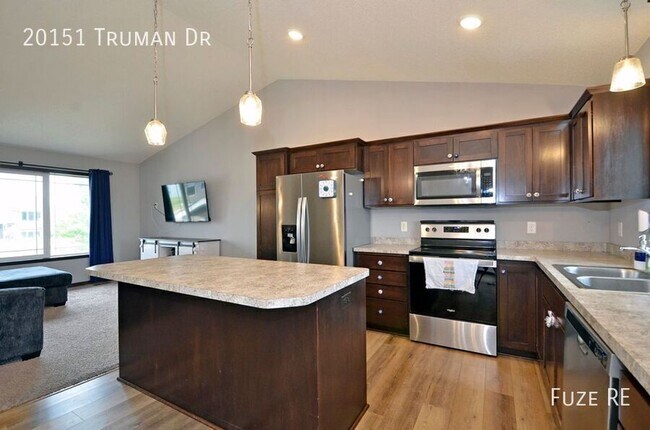 Foto del edificio - 20151 Truman Dr