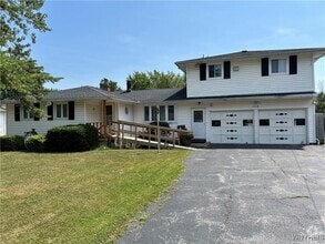 Building Photo - 2718 Stenzel Ave