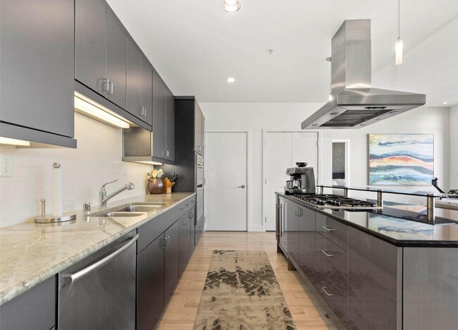 Building Photo - 1401 Delgany St