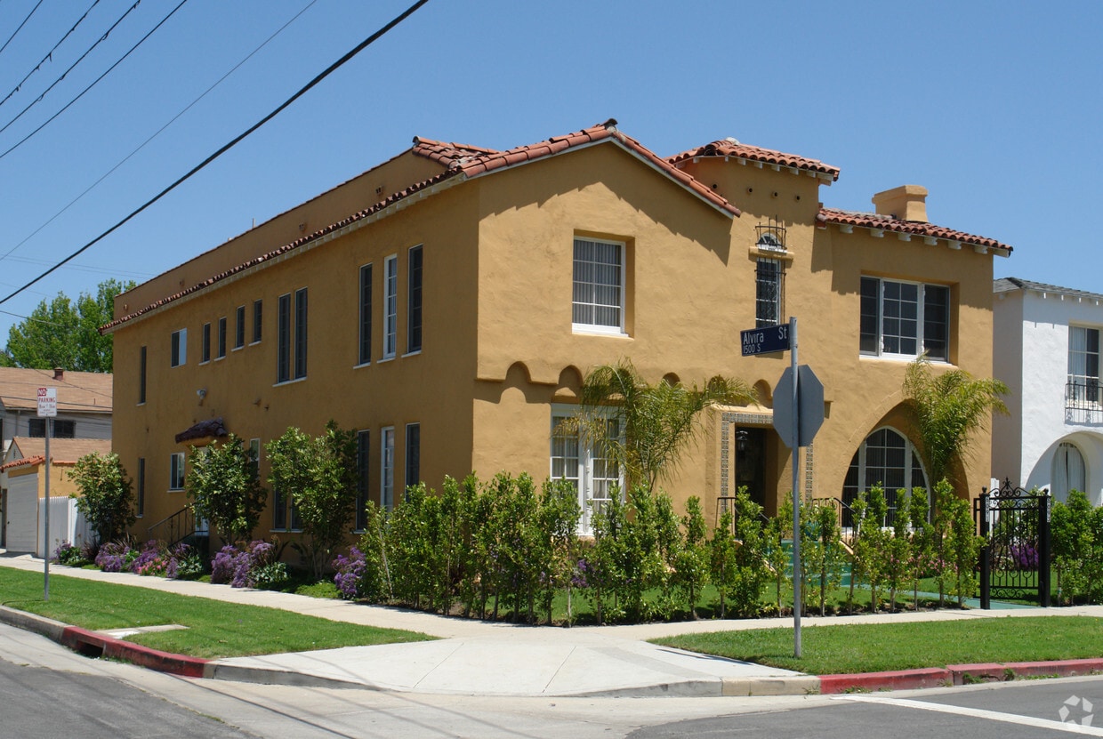 Primary Photo - 6091 Pickford St