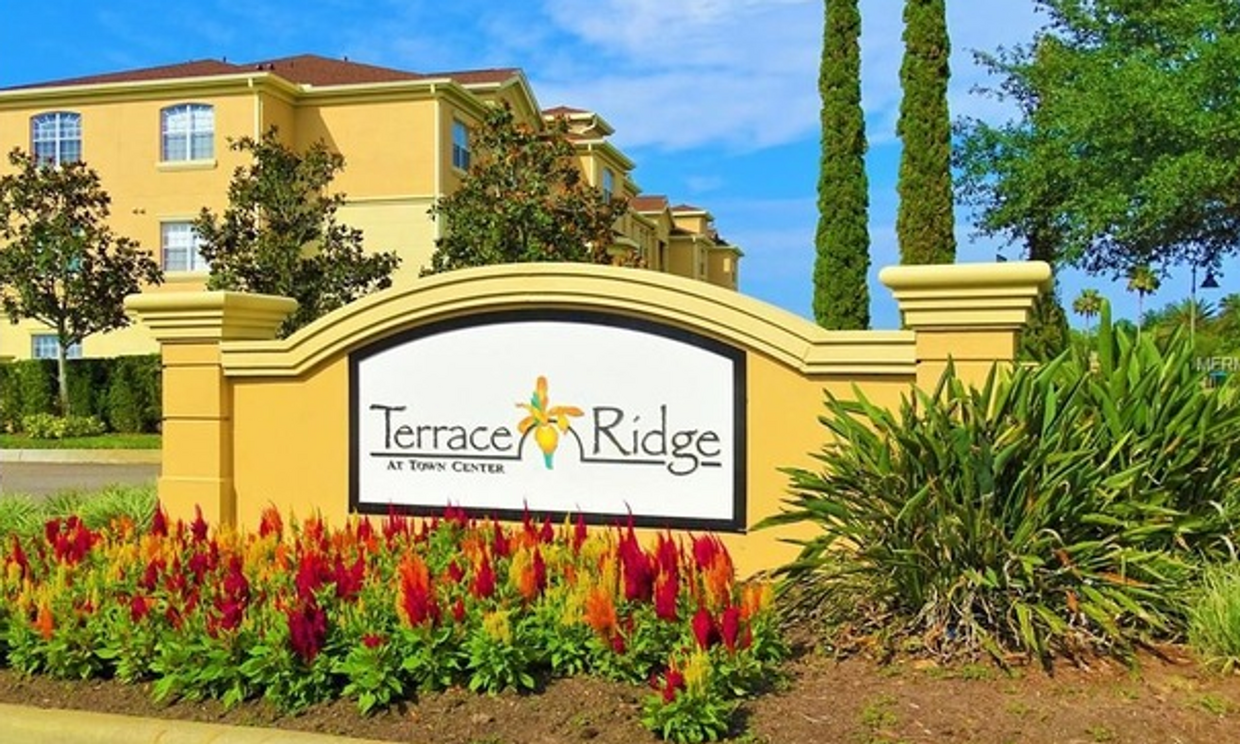 Foto principal - Charming 2/2 Condo with Garage & Amenities...