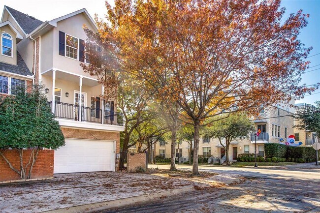 Building Photo - 5720 La Vista Dr