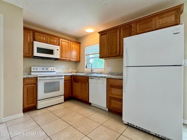 Building Photo - 304 3rd St