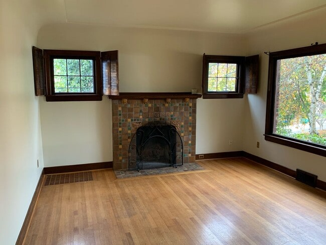 Photo - Queen Anne House