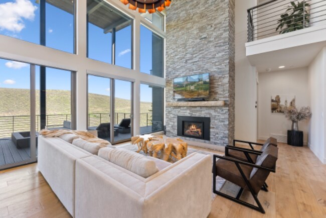 Building Photo - 6684 Golden Bear Loop W